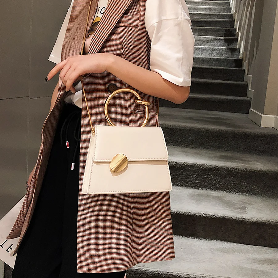 Повседневные женские сумки с круглыми металлическими ручками на плечо из