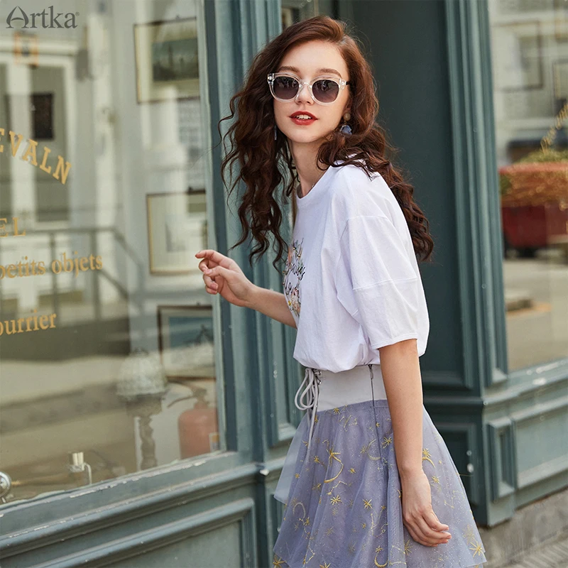 Женская хлопковая футболка ARTKA голубая с цветочным принтом круглым вырезом и