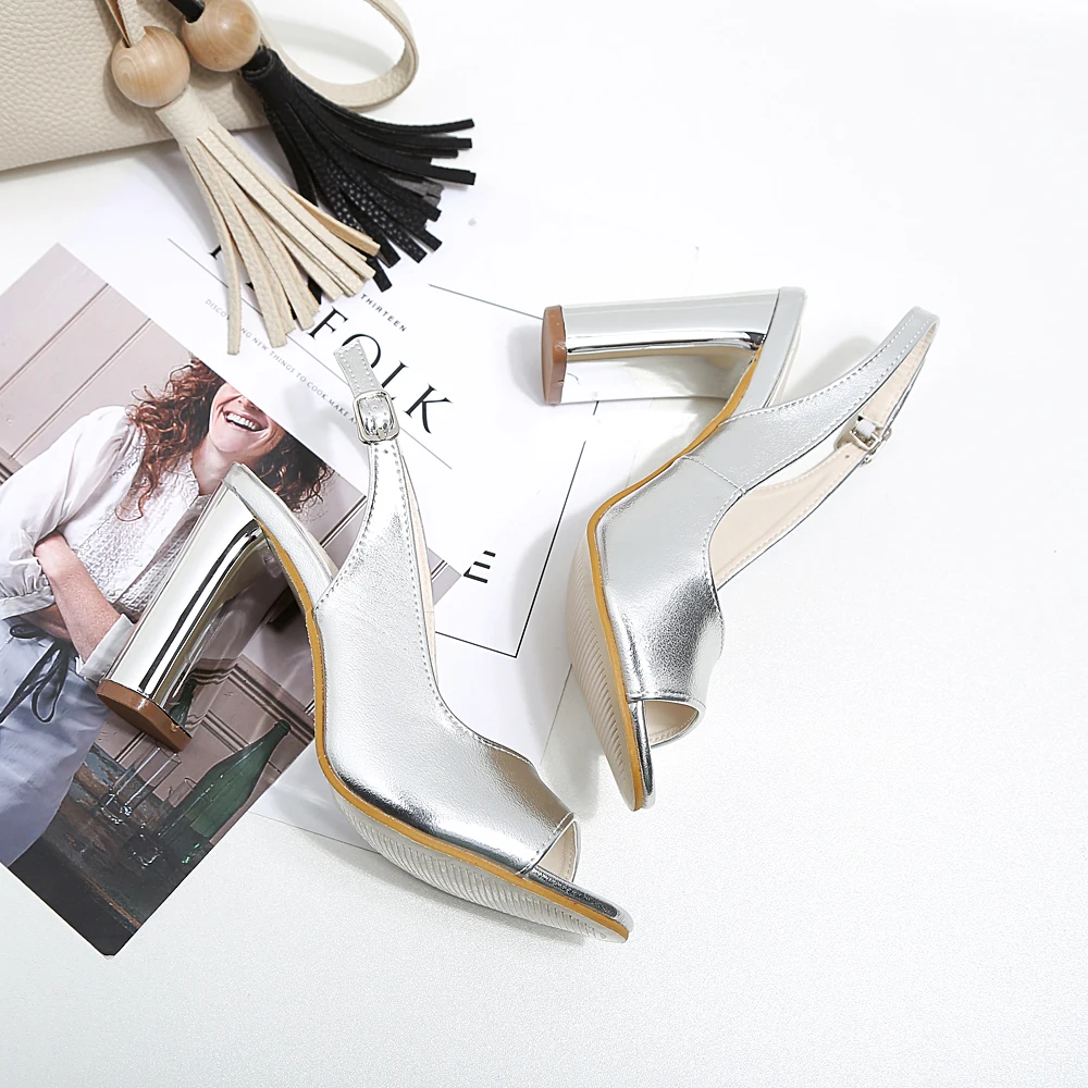 Классическая женская обувь с гальваническим покрытием на каблуке открытым