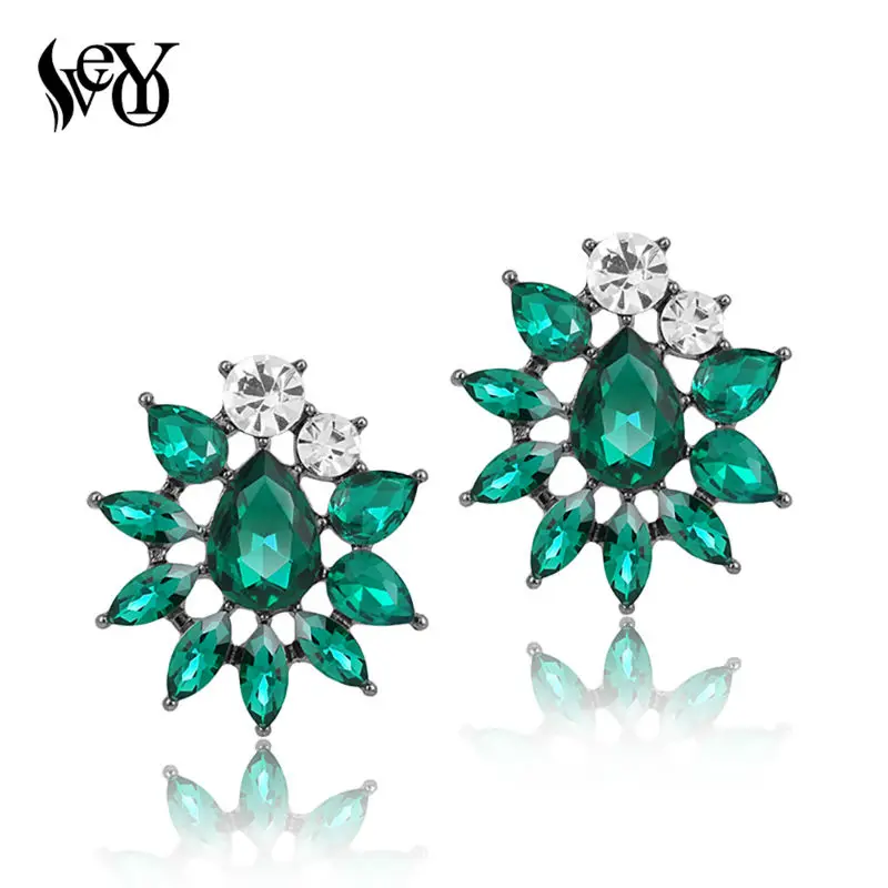 

VEYO Sunflower Shape Stud Earrings for Women Crystal Rhinestone Trendy Earrings New Fashion Jewelry