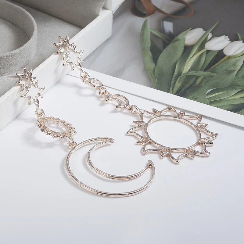 Korean Version Of The 2019 Fashion New Earrings Simple Sun God Moon God Asymmetric Exaggeration Earrings Ladies Wholesale