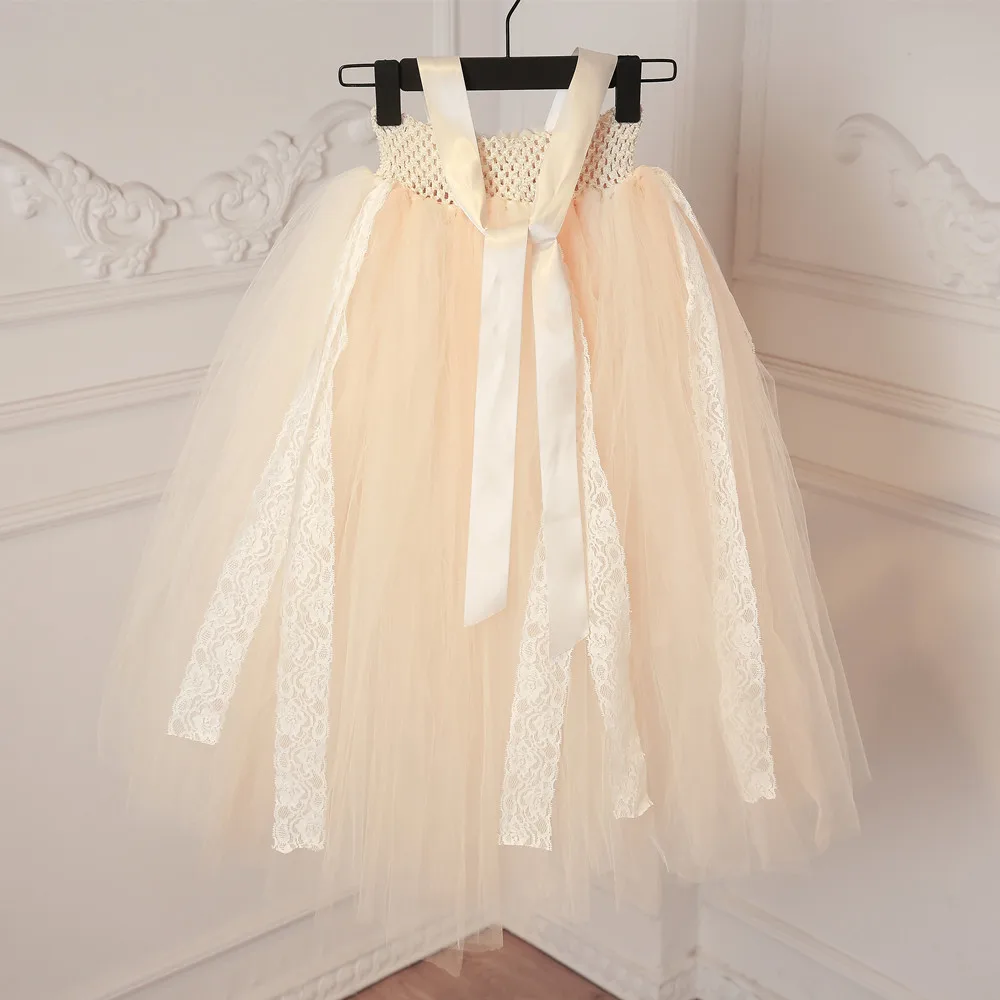 Цвет слоновая кость бледно-палевый платье из фатина с кружевной отделкой для