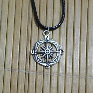 Кожаный кулон гуантуо