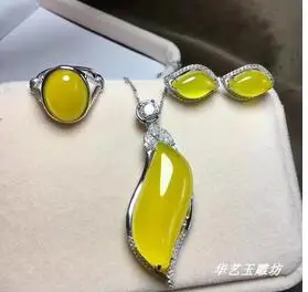 Комплект из трех предметов натурального агата халцедона и кристаллов кулон