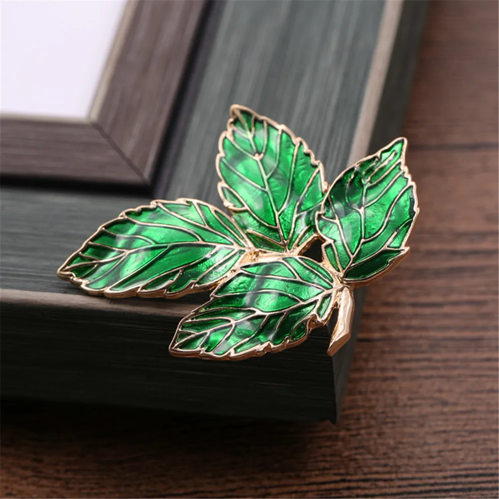 XQ Free shipping The new enamel leaves green coat suits joker brooch unique popular banquet | Украшения и аксессуары