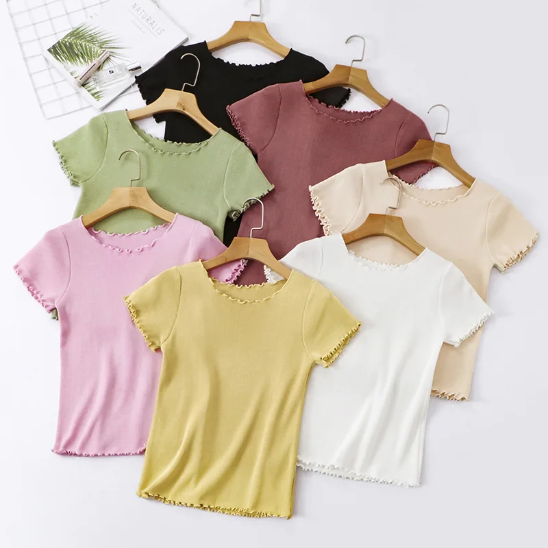 Женская трикотажная футболка с оборками облегающая однотонная черная