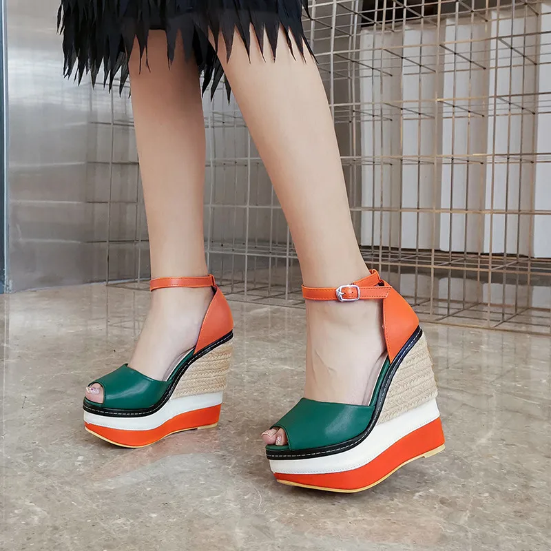 Женские босоножки на танкетке Asumer разноцветные сандалии с открытым носком