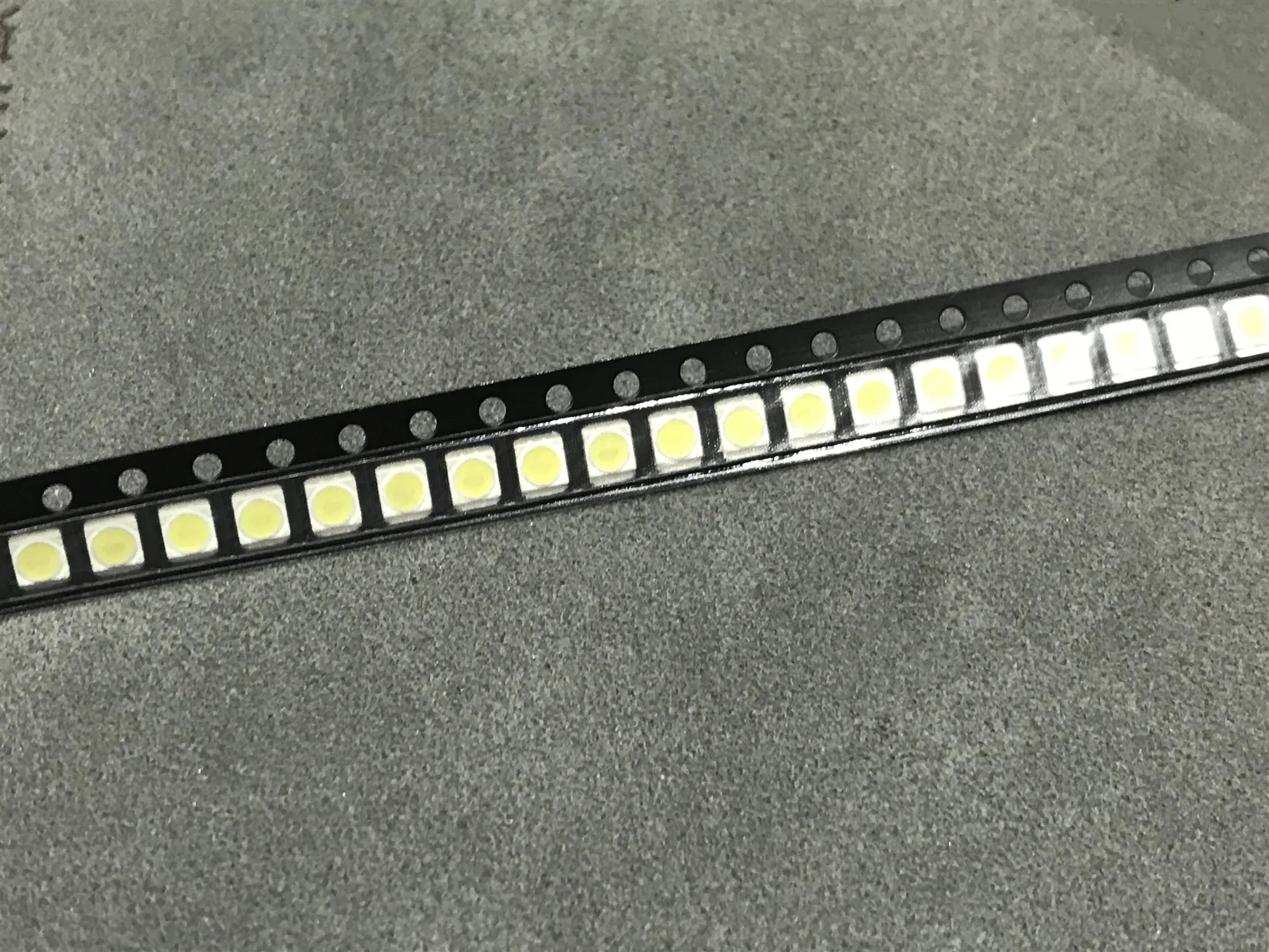 Оригинал для LG 120 шт./лот lg3528/2835 SMD LED 1 Вт 350мА холодный белый 100 лм телевизора с ЖК