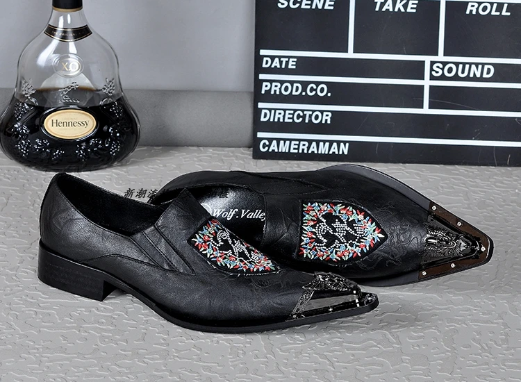 Мужские туфли-оксфорды из натуральной кожи с острым носком и вышивкой | Обувь