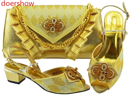 

Doershow/Новое поступление; итальянский дизайнерский комплект из туфель и сумочки; украшенный стразами; Модный комплект из туфель и сумочки! Sbf1-27