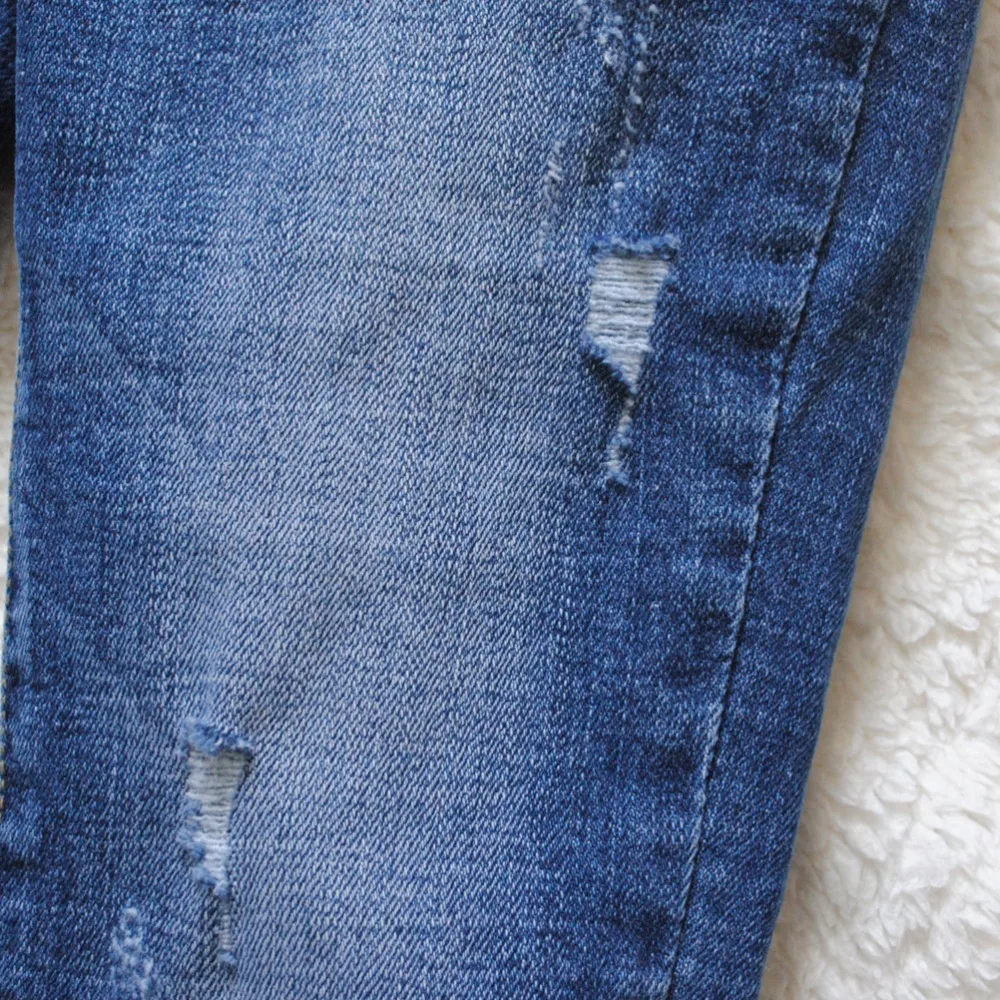 Детские джинсы для мальчиков демисезонные голубые с дырками и эластичной