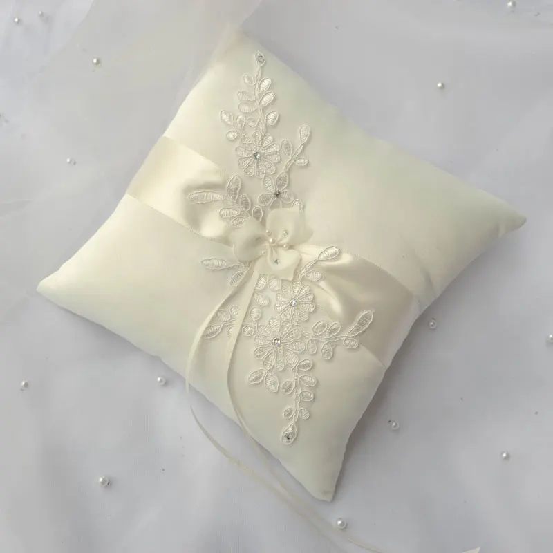 Аппликация свадебное кольцо Подушка с лентой цвета слоновой кости подушка