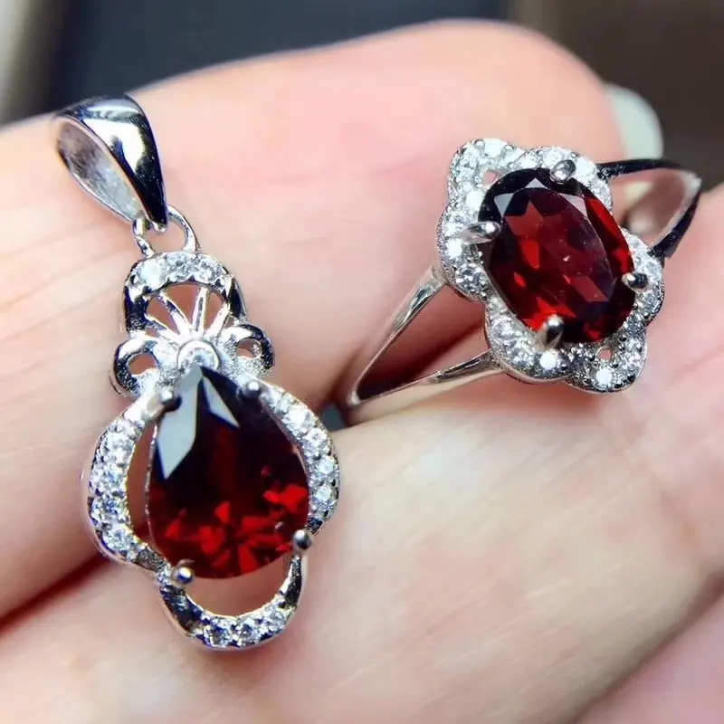 Женский ювелирный комплект из серебра 925 пробы с натуральным гранатом | Украшения
