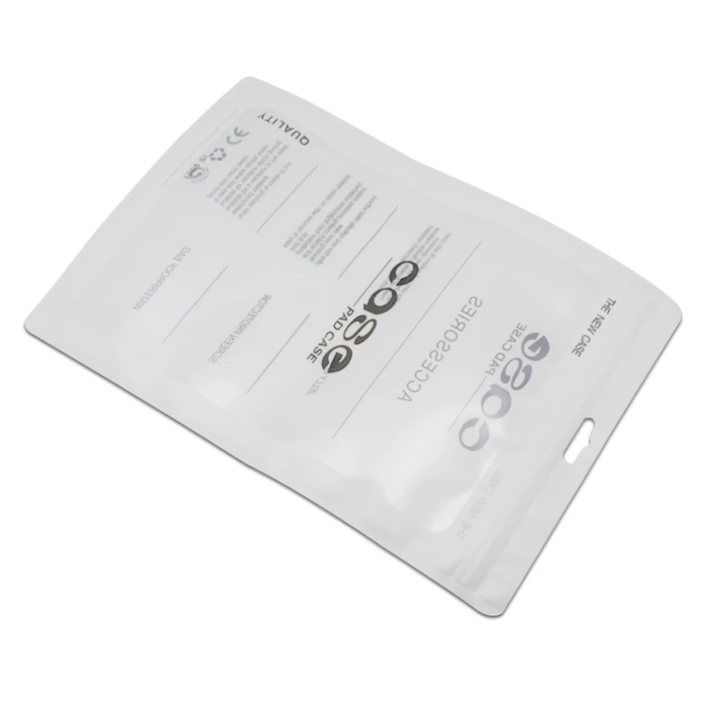 Пластиковый чехол для планшета 19x28 см белый с застежкой молнией и отверстием