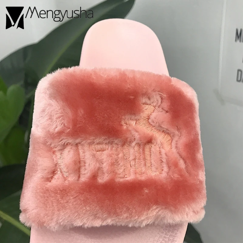 Шлепанцы женские с вышивкой сланцы мехом пляжные сандалии на плоской подошве