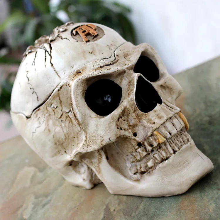

2018 European skull ashtray large fashion cover with creative personality resin ashtray living room decorations gifts