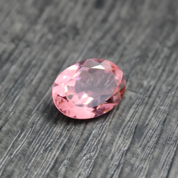 Розовый прозрачный камень. Камень морганит Lilac. Топаз розовый полудрагоценный камень. Розовые камни натуральные. Розовый полупрозрачный камень.