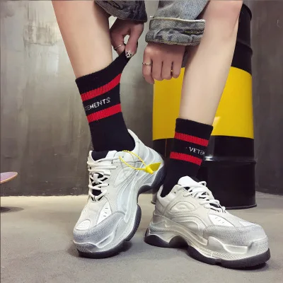 Кроссовки женские на плоской платформе роскошные повседневные дышащие со