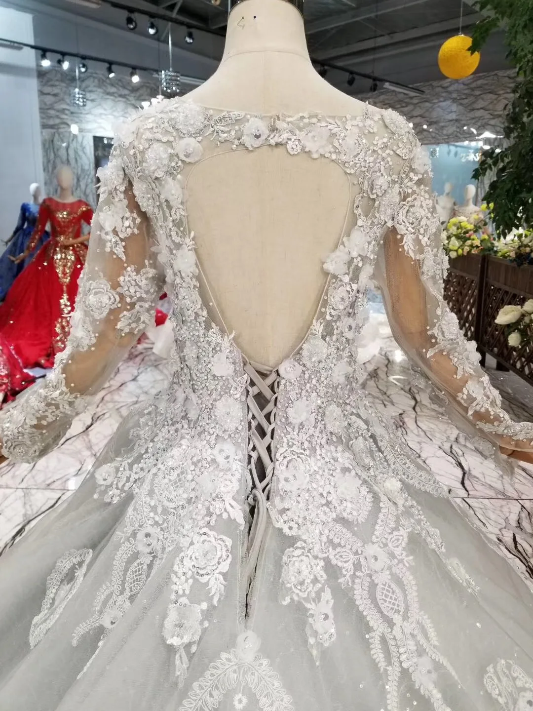 Свадебное платье с длинным рукавом серое кружевное аппликацией свадебное