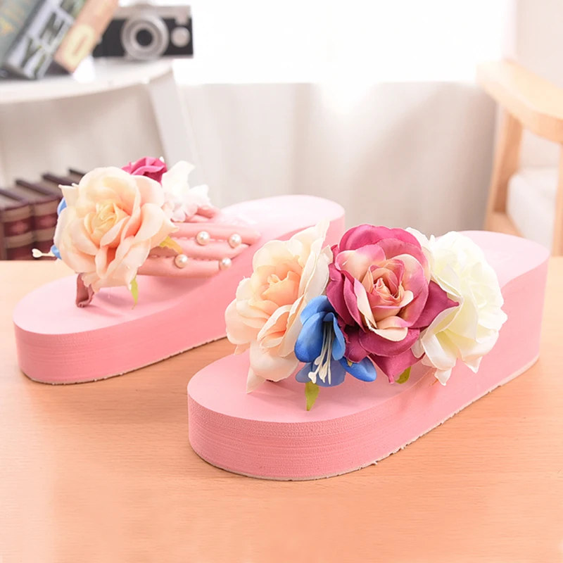 Женские шлепанцы на танкетке сланцы с жемчугом и цветами удобная Пляжная обувь