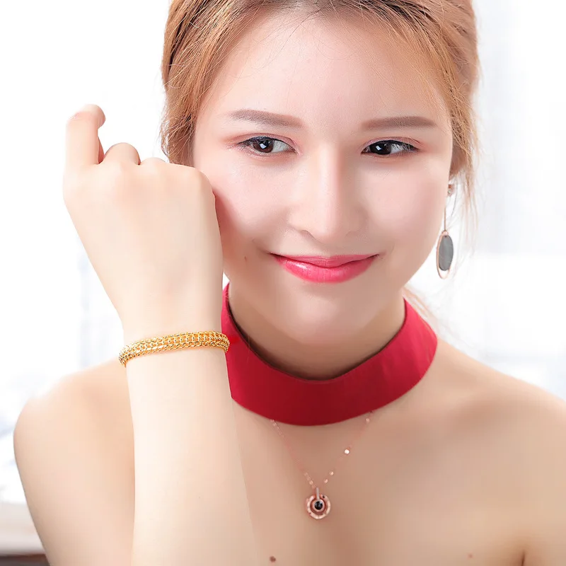 

Fashion accessories, titanium steel bracelet, classic ladies bracelet, gold