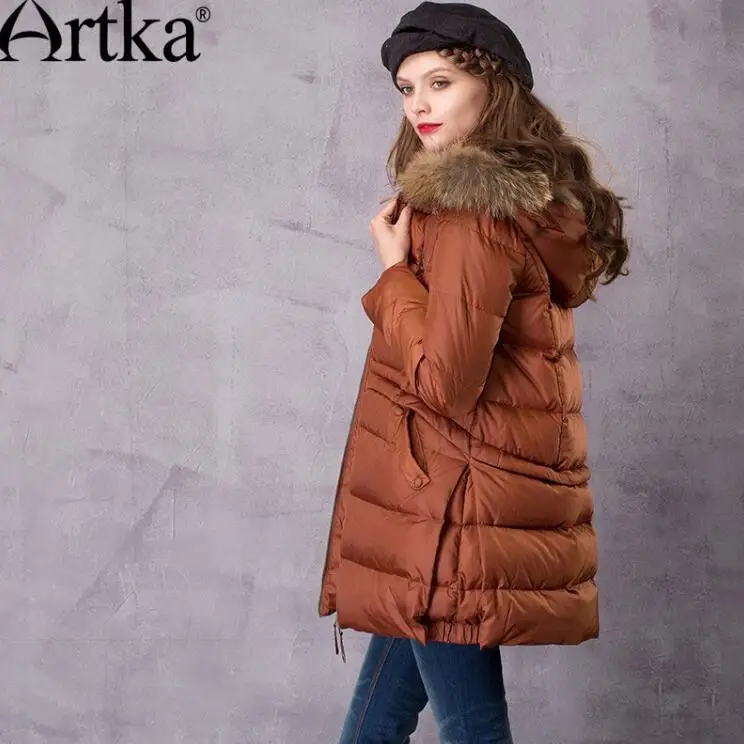 ARTKA женский пуховик средней длины с капюшоном из меха енота с 90% пуховая парка Женская Длинная зимняя куртка ZK11669D - Цвет: Coffee