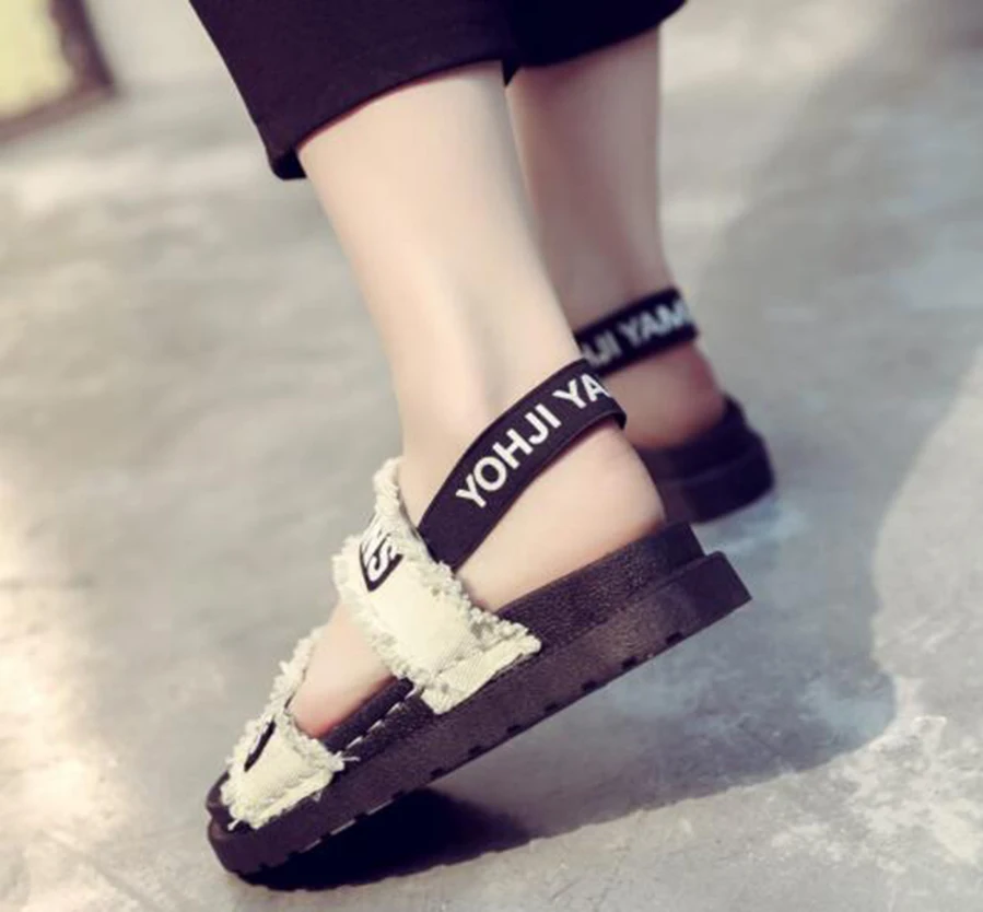 Новинка летние туфли на плоской подошве Туфли с кисточками сандалии буквами