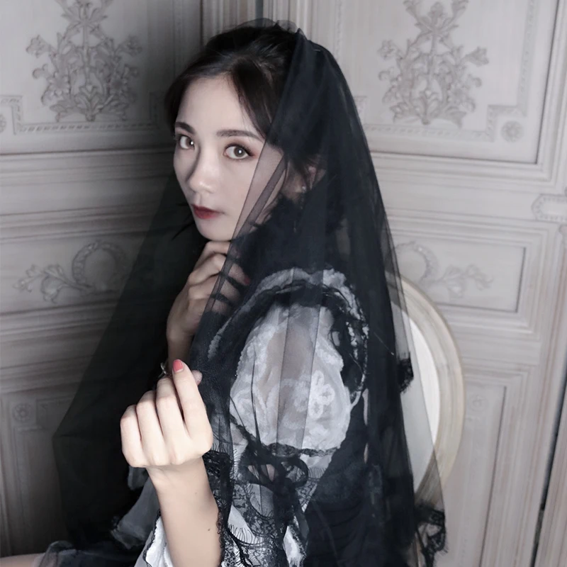 

2018 Punk Short Bride Black Veil Halloween Holiday COS Photo Style Black Embroidered Lace 1.5 M Double Stitching Veil