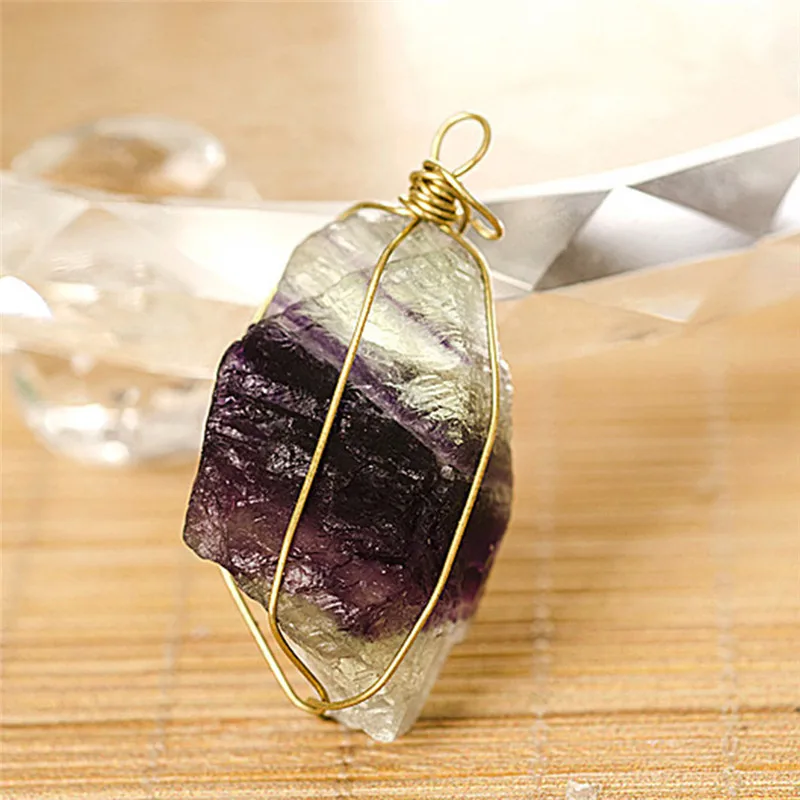 Чистый натуральный кварцевый кристалл кулон камень неполированный красочный