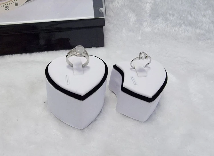 Оптовая продажа держатель для колец из белой искусственной кожи влюбленных