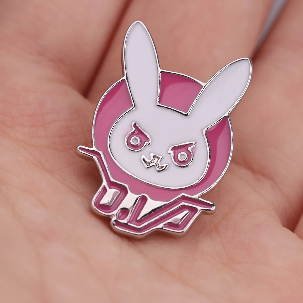 D.va DVA кролик логотип металлический значок розовый Дива твердая эмалированная