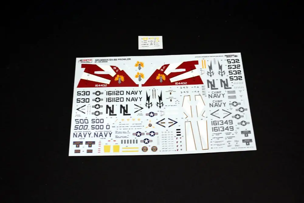 Kinetic 1/48 EA-6B Prowler (новые крылья) с трехколесным тракторным комплектом масштабной