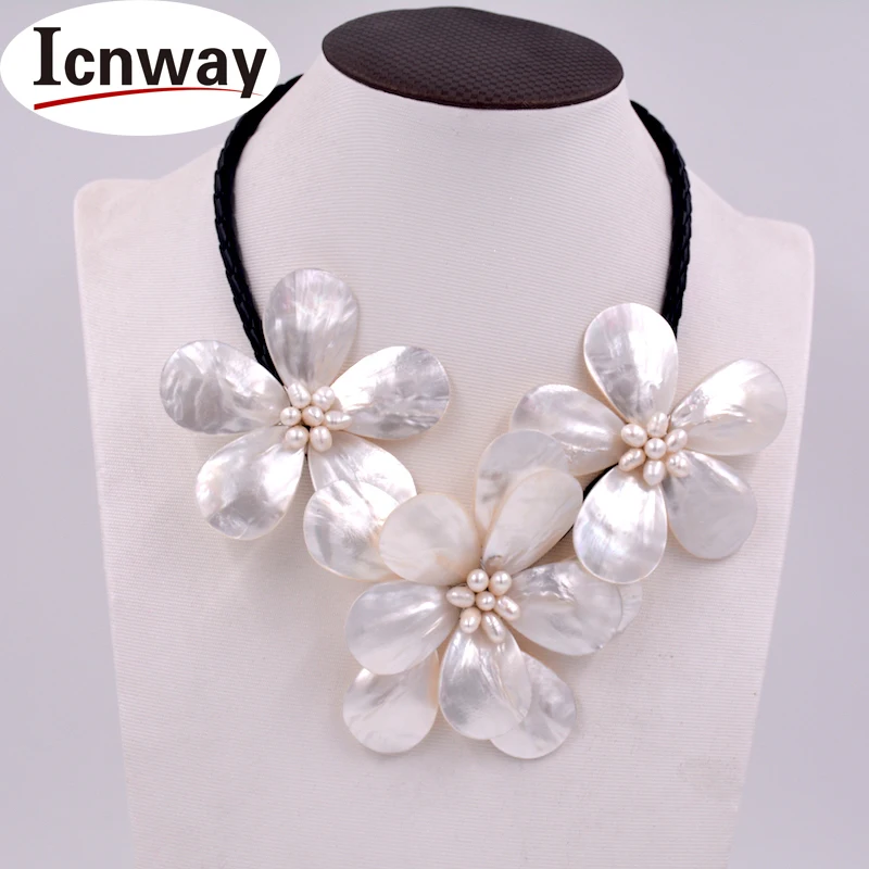 

Natural white rice Freshwater Pearl and 40mm white seashell flowers gp clasp 18inches necklace FreeShipping Wholesale