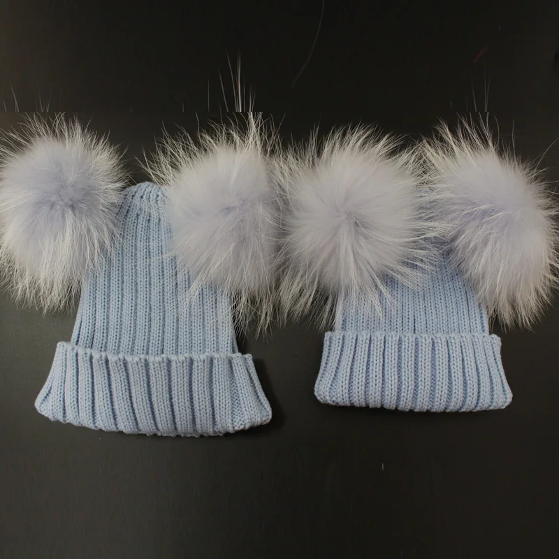 Самая популярная шапка для взрослых и детей комплект с двойными помпонами