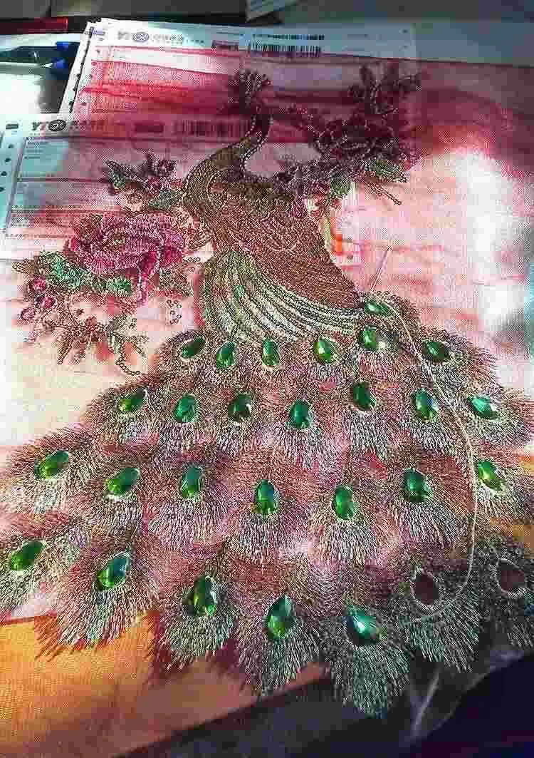 Аппликация в виде павлина из искусственных бриллиантов 30 х43 см | Дом и сад