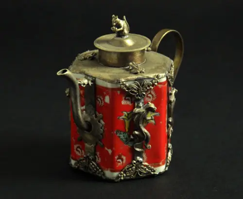 

Crafts Arts silver rare Chinese red porcelain tibet silver inlay Gecko teapot monkey lid copper tools wedding Decoration Brass