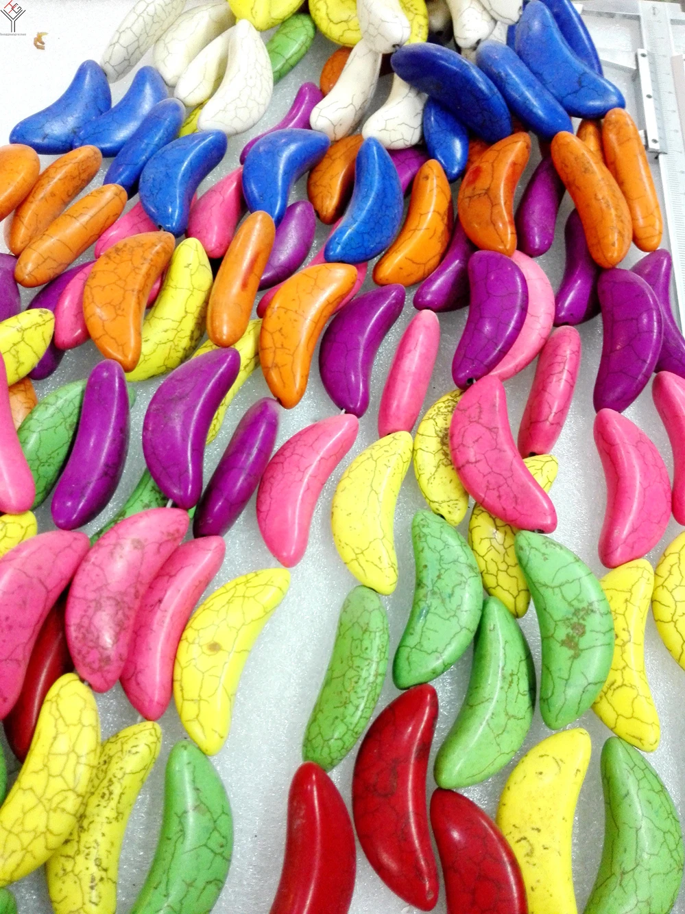 Всего 9 бусин 18x47 мм вырезанные большие полукруглые яркие многоцветные смешанные