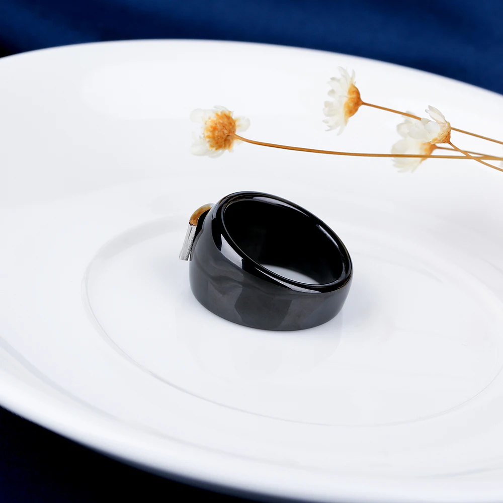 Женское гладкое керамическое кольцо с кристаллами черного цвета|Обручальные