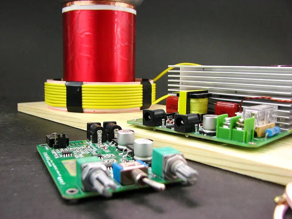 Музыкальная катушка Тесла TINY SSTC MIDI твердотельная для проекта дугопотушение