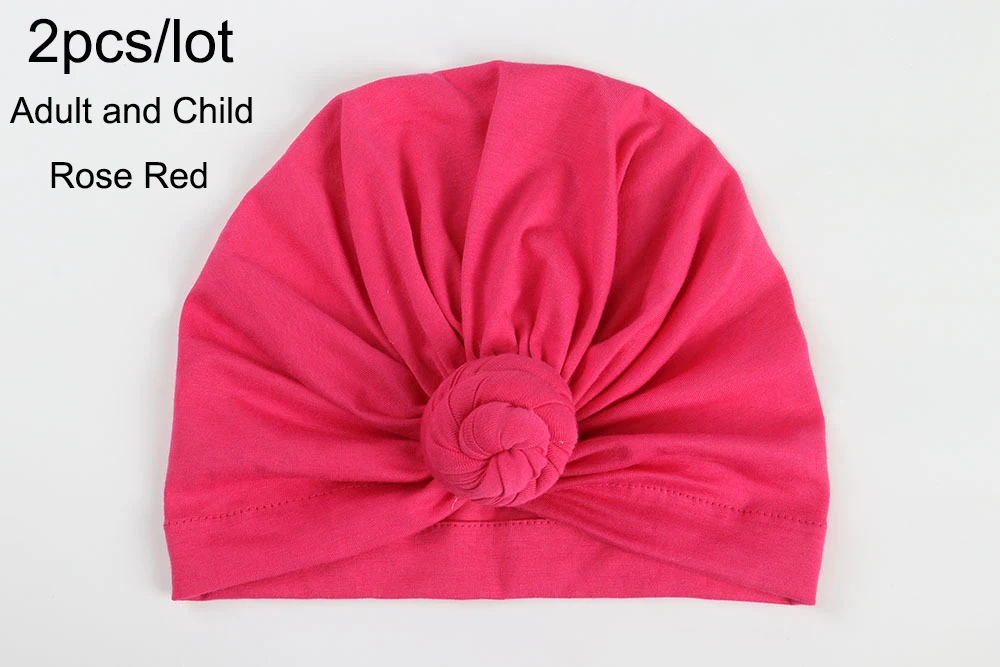 rose red Новые детские для маленьких мальчиков и девочек бантом шапочка Кепки Женские аксессуары для волос Симпатичные 2 шт. для взрослых+ Детские шапки 6 цветов одноцветное Кепки - Цвет: rose red