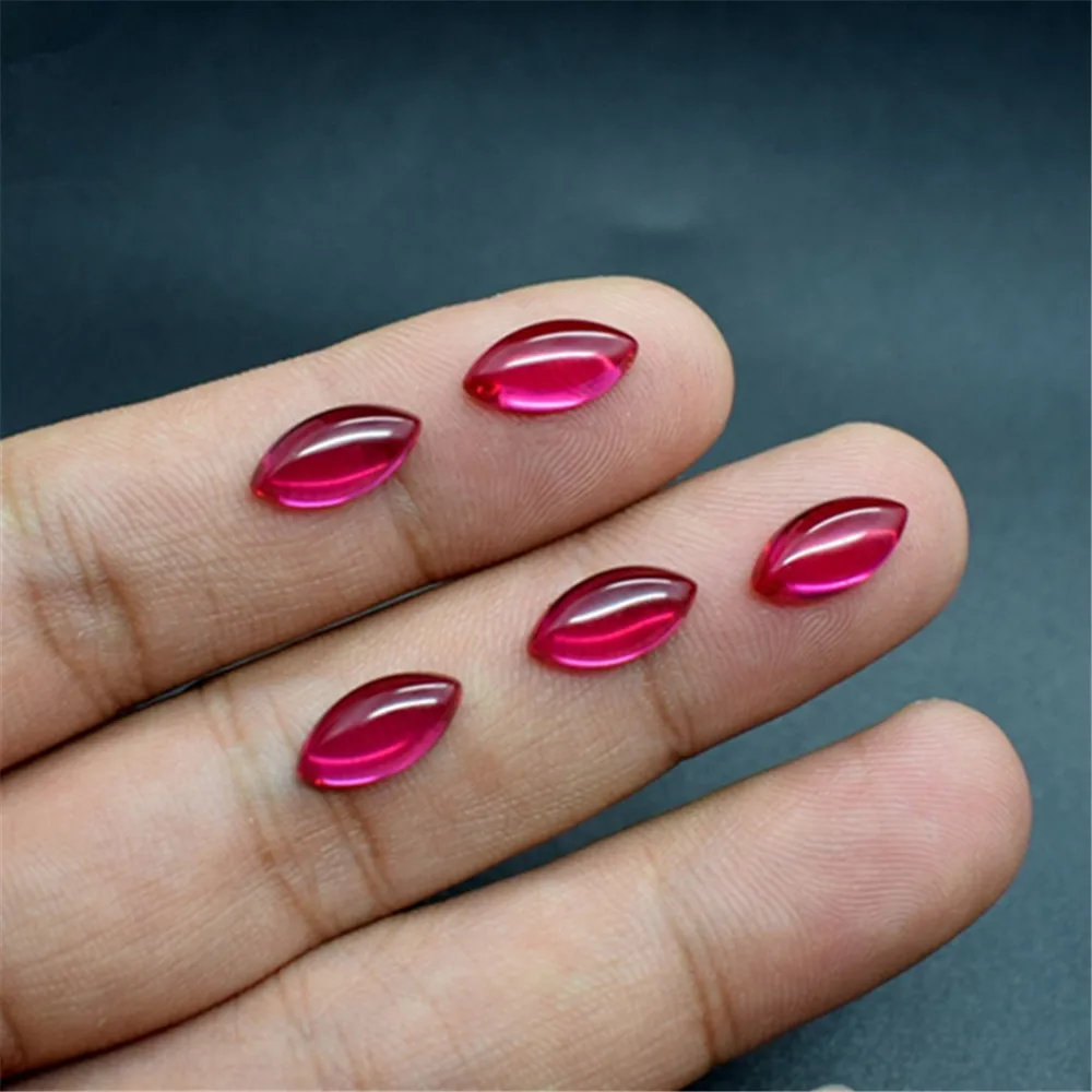 Рубин гладкая полированная поверхность форма маркиза кровяной красный рубин