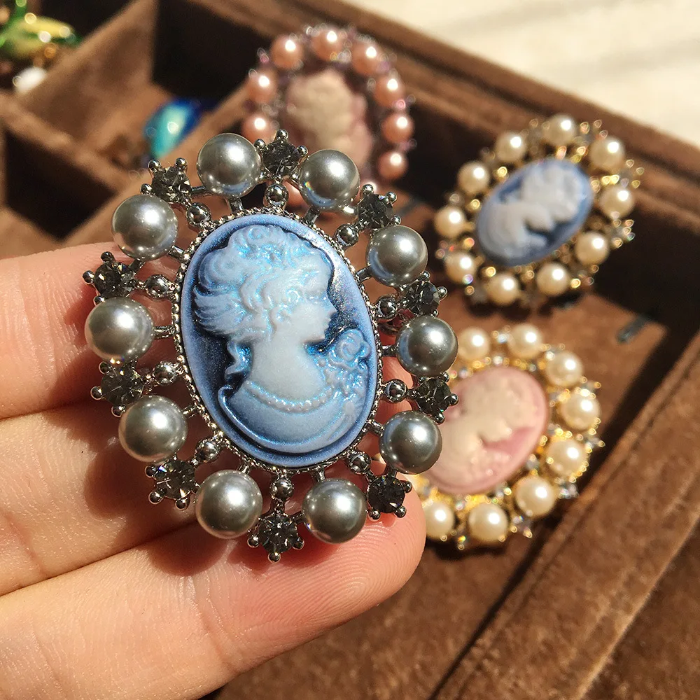 Ajojewel, роскошная Камея, брошь, розовая, синяя, смола, для девушек, девичья раковина, жемчуг и стразы, броши для женщин,, подарок на год