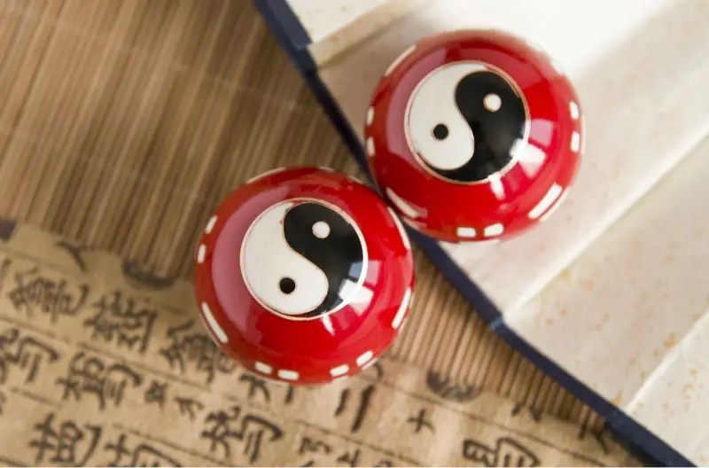 50 мм 40 мм китайские шарики baoding, перегородчатая Taichi дизайн в разных цветах. Chiming Фитнес мяч. Домашний подарок. Бумажная коробка