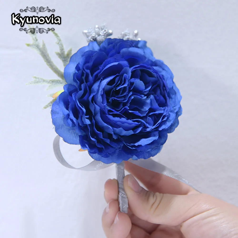 Бутоньерка на запястье для подружки невесты Kyunovia ярко-синяя бутоньерка