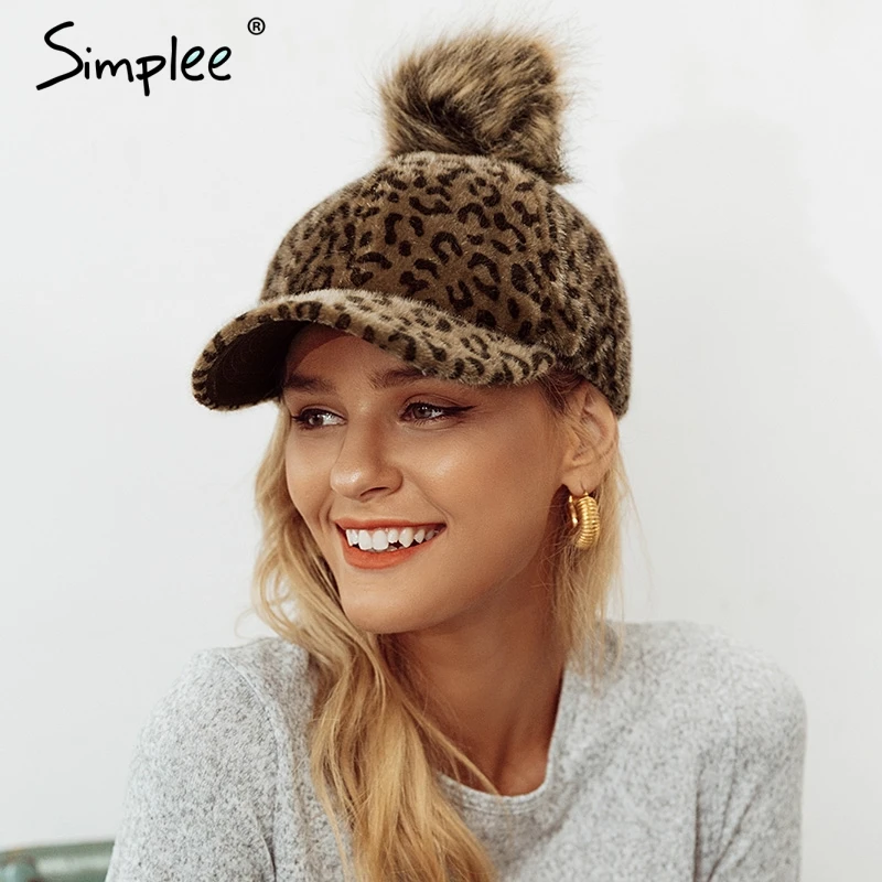 Женская леопардовая шапка Simplee, Бейсболка из искусственного меха с помпоном, теплая повседневная бейсболка с регулировкой размера для улицы на зиму