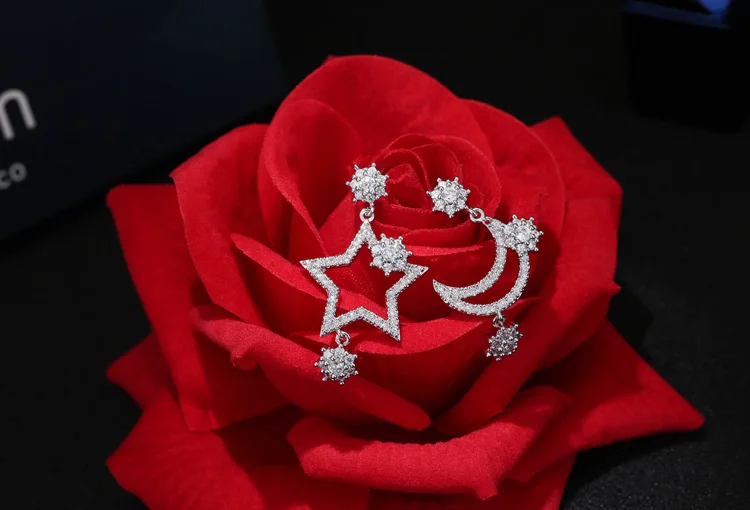 Хрустальные циркониевые серьги гвоздики с Луной и звездой модные из