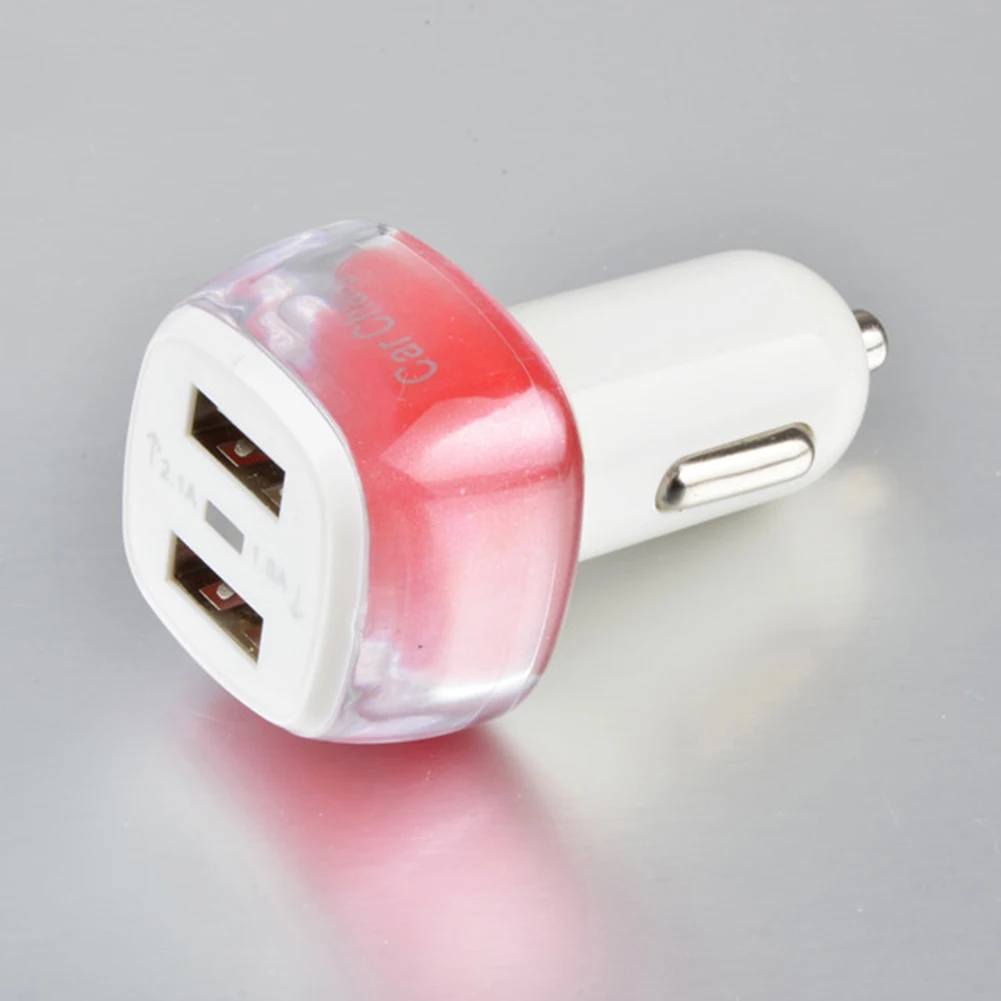 Универсальное автомобильное зарядное устройство 2 порта USB напряжение 5 В пост.