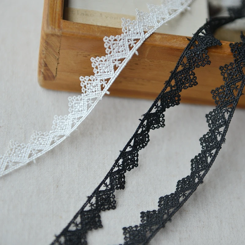 Бесплатная доставка гидротропный вышивка шнуровкой цвет черный и белый Одежда