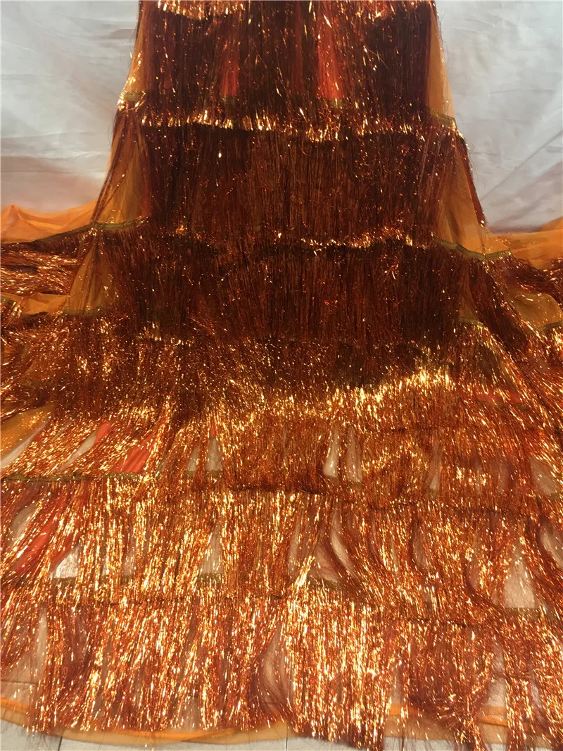 Фотообои с красивой вышивкой