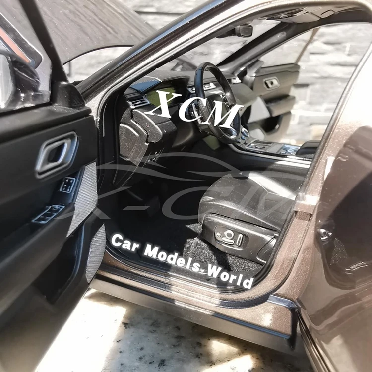 Литая модель автомобиля для lcd Velar 1:18(бронза/коричневый)+ маленький подарок